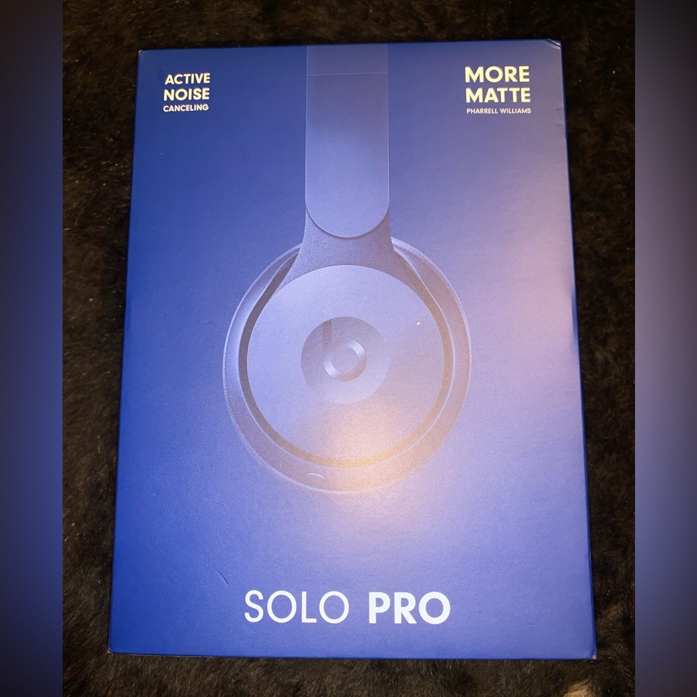 Pharrell Williams Solo PRO Beats by Dre made for Apple TV  iPhone iPad Android